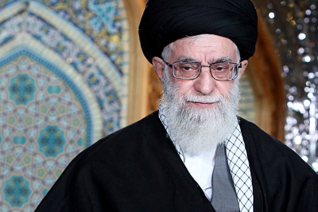 Запад пытается манипулировать иранским народом - Верховный лидер